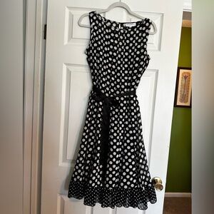 Pretty, ruffled edge dress!